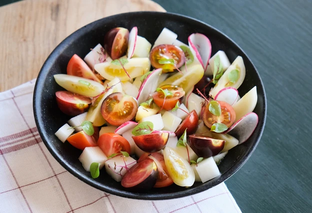 Renkli Domates Salatası